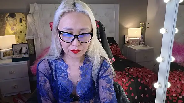 Snapshot of RoxalanaStar chatting on 01.31.26 RoxalanaStar online show from 01.31.26