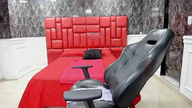 Snapshot of Imyourdirtymilf chatting on 10.08.25 Imyourdirtymilf online show from 10.08.25