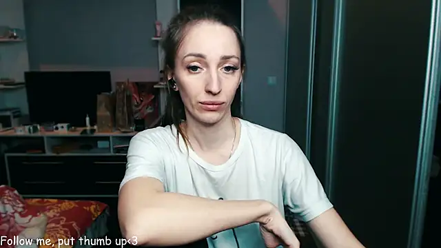 Snapshot of Natalimeowks chatting on 01.01.25 Natalimeowks online show from 01.01.25