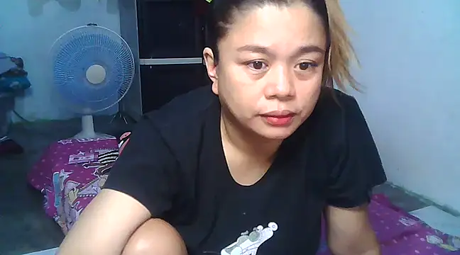 Snapshot of Kariebabe chatting on 12.20.24 Kariebabe online show from 12.20.24