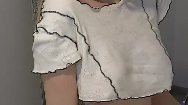 Snapshot of JuliaJuliette chatting on 02.14.25 JuliaJuliette online show from 02.14.25
