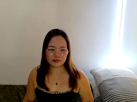 BURBERRY69 online show from 04.09.26