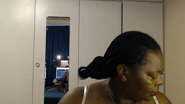 Snapshot of MatureBoobsDiva chatting on 11.01.25 MatureBoobsDiva online show from 11.01.25