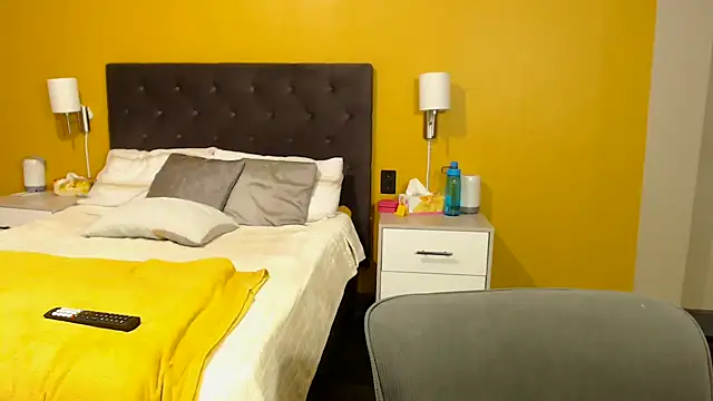 Snapshot of zandile chatting on 03.24.26 zandile online show from 03.24.26