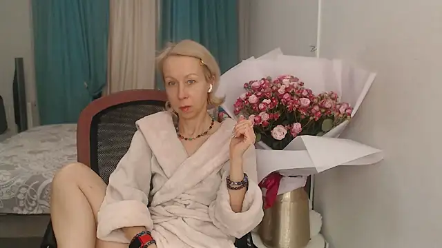 LuxuryNika online show from 11.10.25