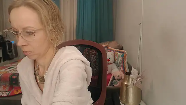 LuxuryNika online show from 04.08.26