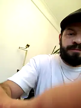 Snapshot of juanci_to chatting on 10.18.25 juanci to online show from 10.18.25