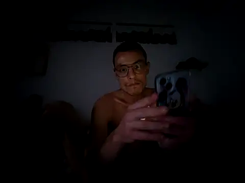 Snapshot of malpka25 chatting on 10.28.25 malpka25 online show from 10.28.25