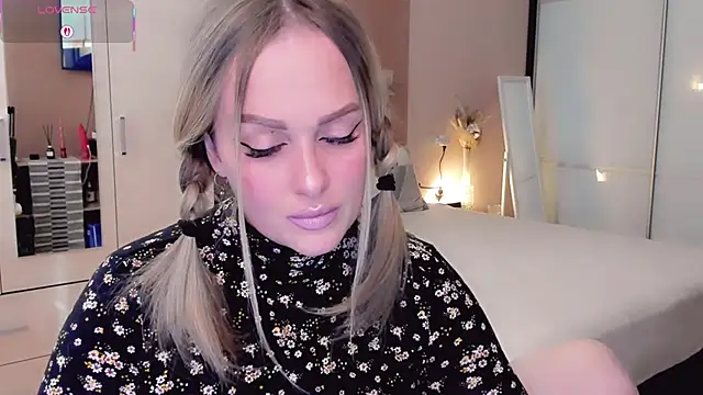 Libby Nora online show from 04.22.26