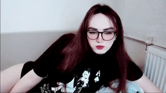 Snapshot of MinniMaksy chatting on 12.21.25 MinniMaksy online show from 12.21.25