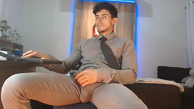 Andrew 4  online show from 10.25.25