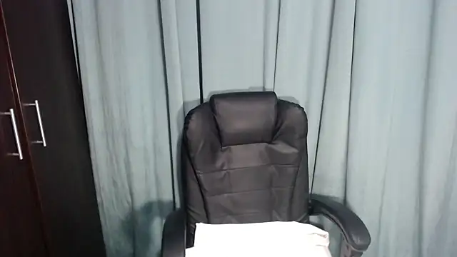 Snapshot of erikaerika chatting on 03.10.25 erikaerika online show from 03.10.25