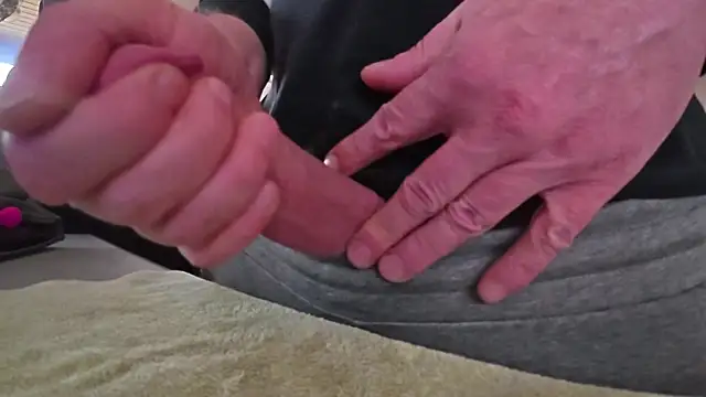 Snapshot of NylonHype chatting on 03.01.25 NylonHype online show from 03.01.25