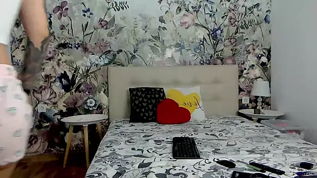 RoseDiamond06 online show from 10.25.25