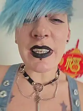 Snapshot of PinkTheHawk chatting on 12.01.24 PinkTheHawk online show from 12.01.24