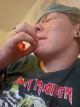 Snapshot of PinkTheHawk chatting on 12.22.24 PinkTheHawk online show from 12.22.24