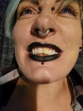 Snapshot of PinkTheHawk chatting on 12.31.24 PinkTheHawk online show from 12.31.24