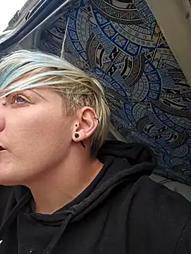 Snapshot of PinkTheHawk chatting on 01.02.25 PinkTheHawk online show from 01.02.25