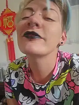 Snapshot of PinkTheHawk chatting on 01.04.25 PinkTheHawk online show from 01.04.25