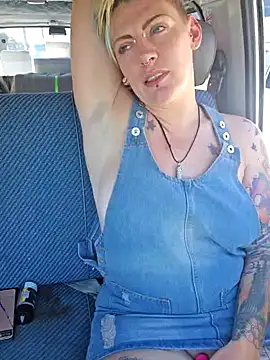 Snapshot of PinkTheHawk chatting on 01.11.25 PinkTheHawk online show from 01.11.25