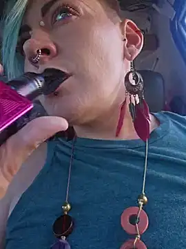 Snapshot of PinkTheHawk chatting on 01.12.25 PinkTheHawk online show from 01.12.25