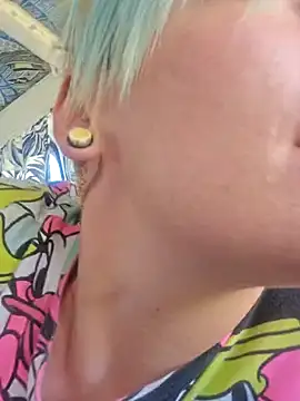 Snapshot of PinkTheHawk chatting on 01.12.25 PinkTheHawk online show from 01.12.25