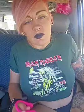 Snapshot of PinkTheHawk chatting on 01.14.25 PinkTheHawk online show from 01.14.25