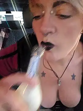 Snapshot of PinkTheHawk chatting on 01.23.25 PinkTheHawk online show from 01.23.25