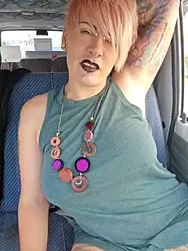 Snapshot of PinkTheHawk chatting on 01.24.25 PinkTheHawk online show from 01.24.25