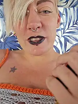 Snapshot of PinkTheHawk chatting on 02.07.25 PinkTheHawk online show from 02.07.25