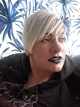 Snapshot of PinkTheHawk chatting on 02.12.25 PinkTheHawk online show from 02.12.25