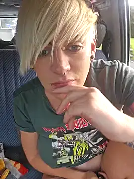 Snapshot of PinkTheHawk chatting on 03.09.25 PinkTheHawk online show from 03.09.25