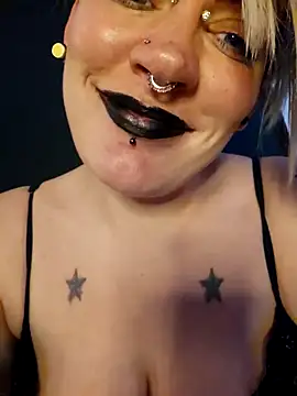 Snapshot of PinkTheHawk chatting on 09.13.25 PinkTheHawk online show from 09.13.25