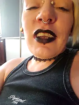 Snapshot of PinkTheHawk chatting on 09.18.25 PinkTheHawk online show from 09.18.25