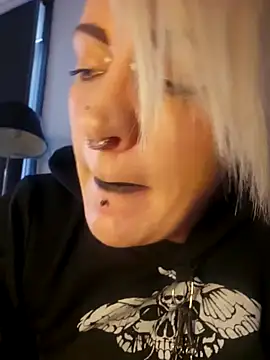 Snapshot of PinkTheHawk chatting on 09.28.25 PinkTheHawk online show from 09.28.25