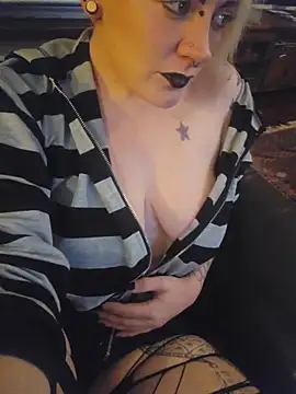 Snapshot of PinkTheHawk chatting on 10.16.25 PinkTheHawk online show from 10.16.25