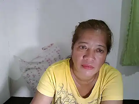 Snapshot of wethornypussy4u chatting on 02.26.25 wethornypussy4u online show from 02.26.25