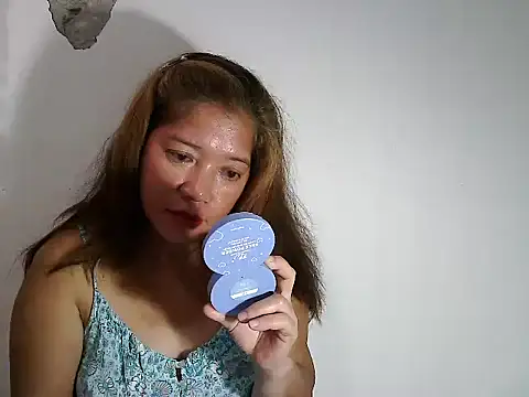 Snapshot of wethornypussy4u chatting on 09.17.25 wethornypussy4u online show from 09.17.25