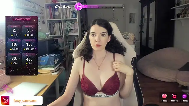 Snapshot of Foxy_c chatting on 06.12.26 Foxy c online show from 06.12.26