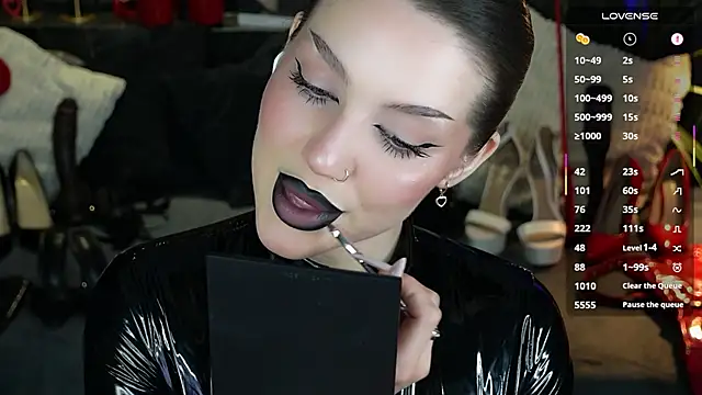 Snapshot of MistressDarsy chatting on 04.11.26 MistressDarsy online show from 04.11.26