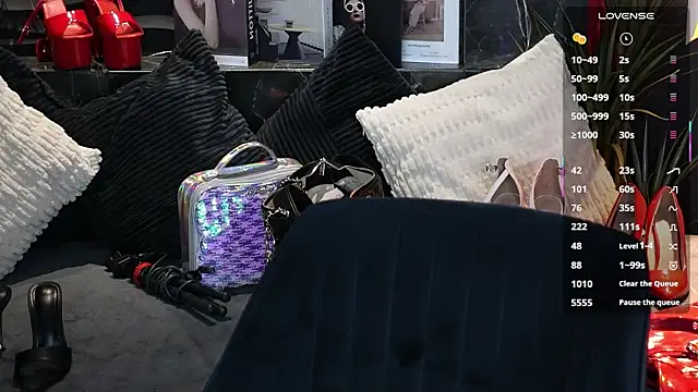Snapshot of MistressDarsy chatting on 04.15.26 MistressDarsy online show from 04.15.26