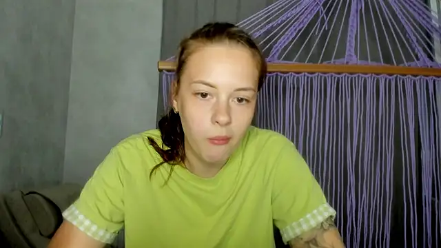 Snapshot of why_again_me chatting on 05.18.26 why again me online show from 05.18.26
