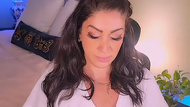 Snapshot of Wonderful_Woman chatting on 10.25.25 Wonderful Woman online show from 10.25.25