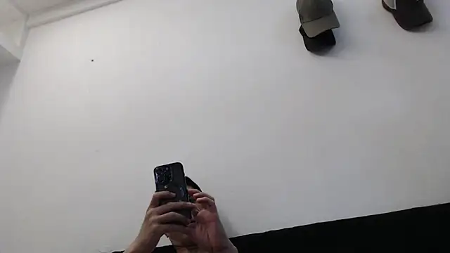 Snapshot of SebastianReiss chatting on 02.12.25 SebastianReiss online show from 02.12.25