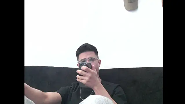 Snapshot of SebastianReiss chatting on 03.12.25 SebastianReiss online show from 03.12.25