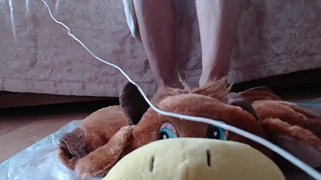 Snapshot of larawet chatting on 12.20.24 larawet online show from 12.20.24