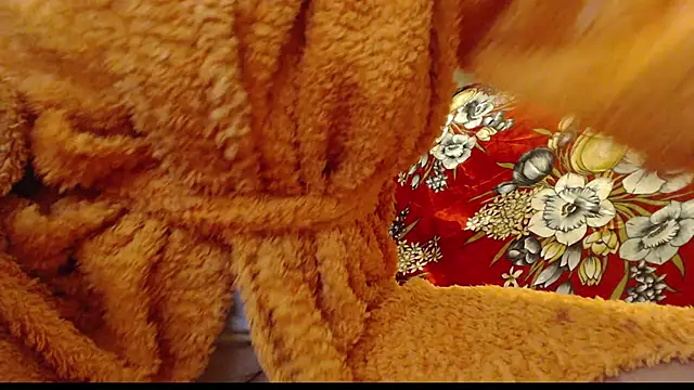 Snapshot of larawet chatting on 01.14.25 larawet online show from 01.14.25