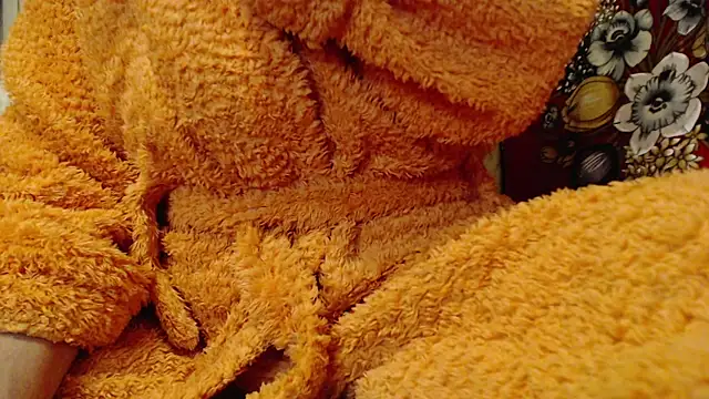 Snapshot of larawet chatting on 02.13.25 larawet online show from 02.13.25