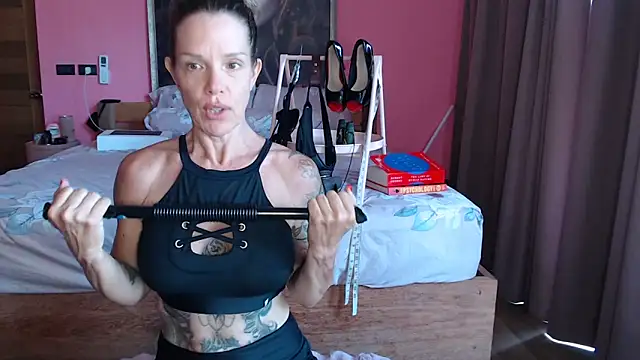 Snapshot of mommyselenafit_ chatting on 09.22.25 mommyselenafit online show from 09.22.25