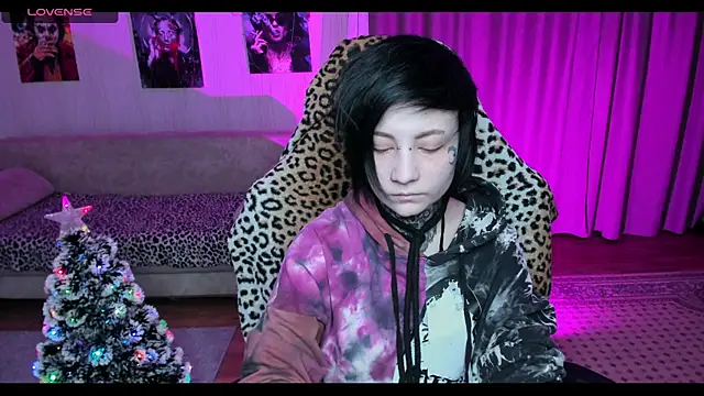 Snapshot of acid_trip1l chatting on 12.12.24 acid trip1l online show from 12.12.24